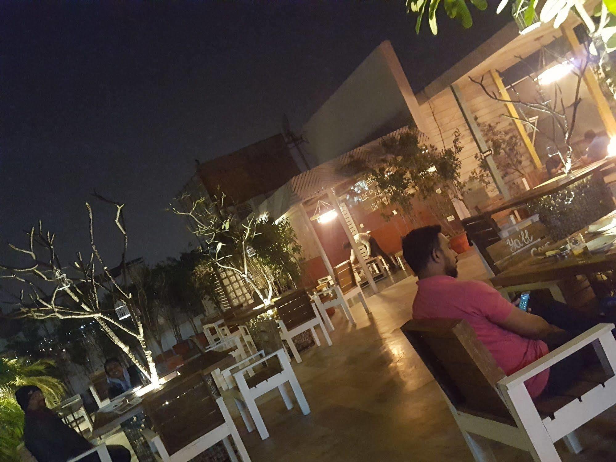 The White Klove Neu-Delhi Exterior foto