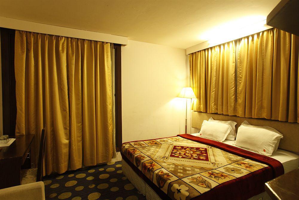 The White Klove Neu-Delhi Exterior foto